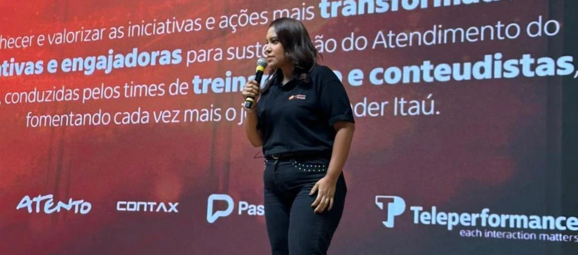 Kelly apresentando uma iniciativa de cultura e treinamento
