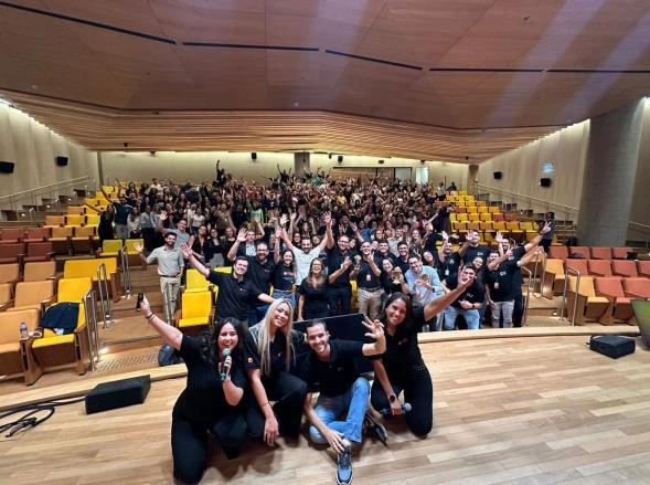 Participantes reunidos em um encontro de cultura